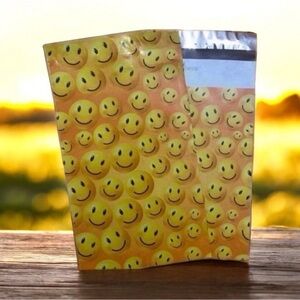 (10) 6x9 Happy Face Poly Mailers
